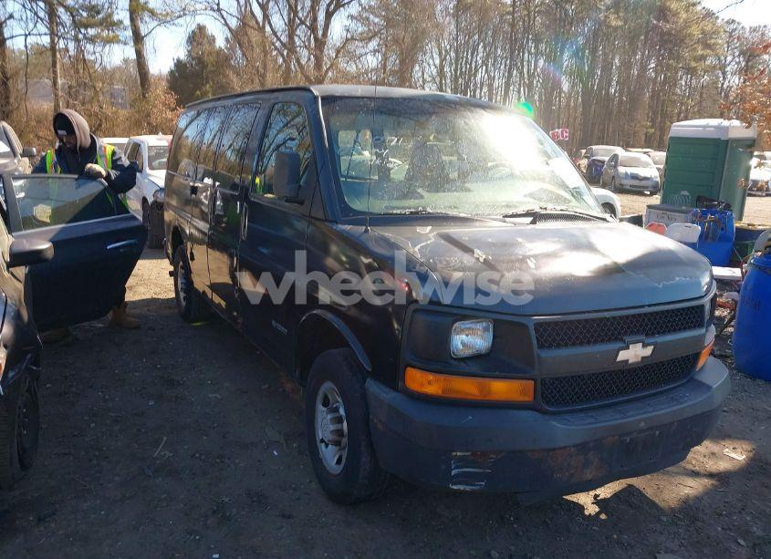 2005 Chevrolet Express (VIN 1GAGG25U651239189) main photo