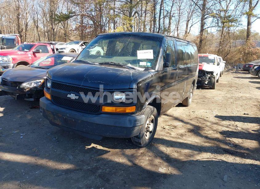 Photo 2 of 2005 Chevrolet Express (VIN 1GAGG25U651239189)