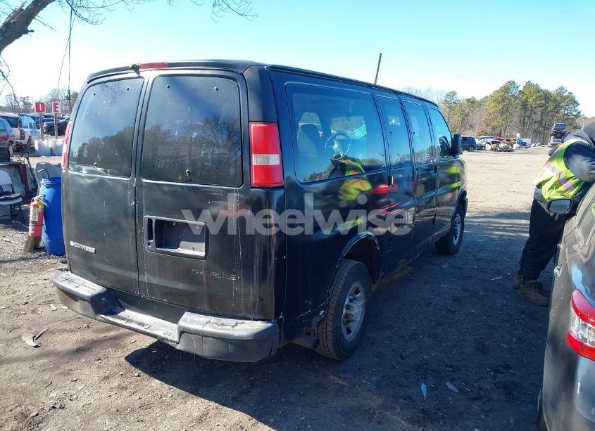 Photo 4 of 2005 Chevrolet Express (VIN 1GAGG25U651239189)