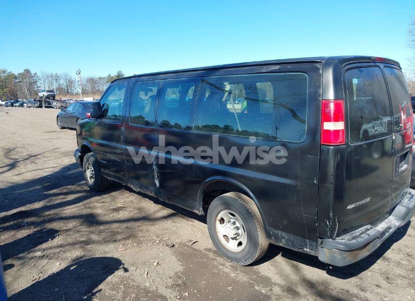 Photo 6 of 2005 Chevrolet Express (VIN 1GAGG25U651239189)