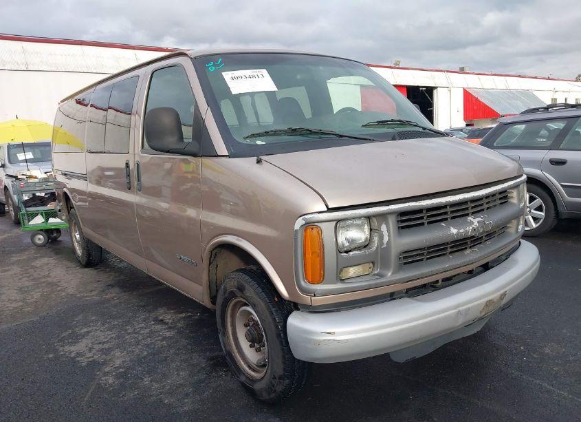 2002 Chevrolet Express (VIN 1GAGG29R021130549) main photo