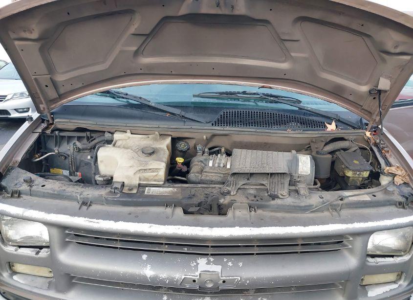 Photo 10 of 2002 Chevrolet Express (VIN 1GAGG29R021130549)