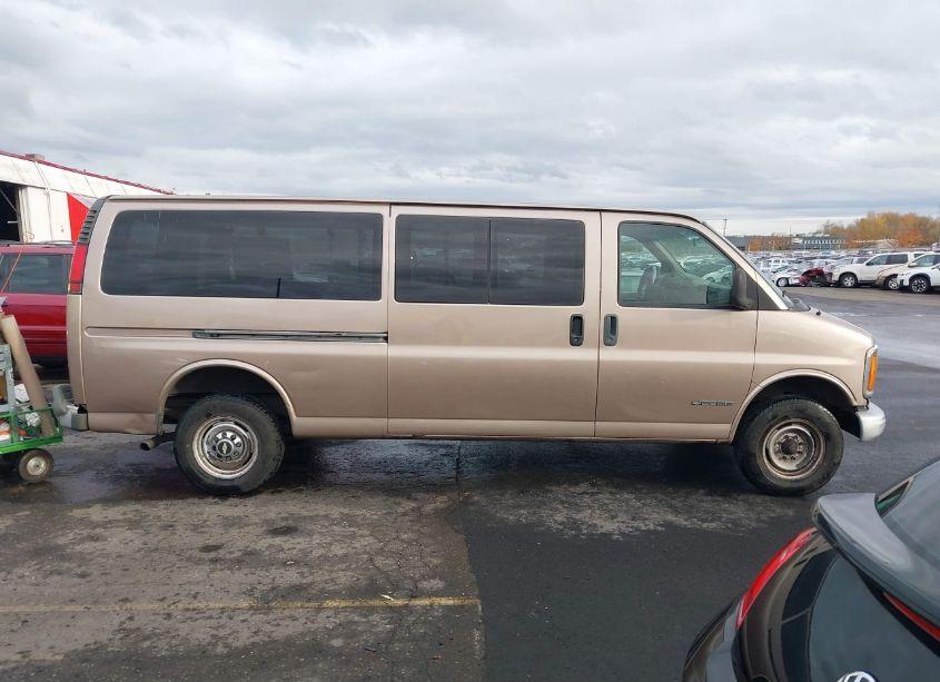 Photo 13 of 2002 Chevrolet Express (VIN 1GAGG29R021130549)