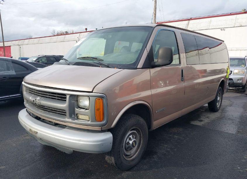 Photo 2 of 2002 Chevrolet Express (VIN 1GAGG29R021130549)