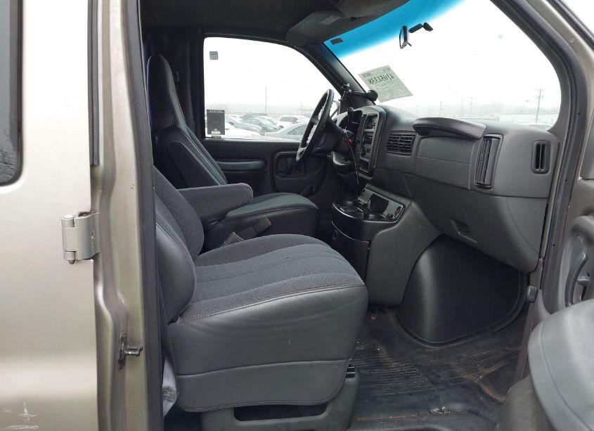 Photo 5 of 2001 Chevrolet Express (VIN 1GAGG29R611212106)
