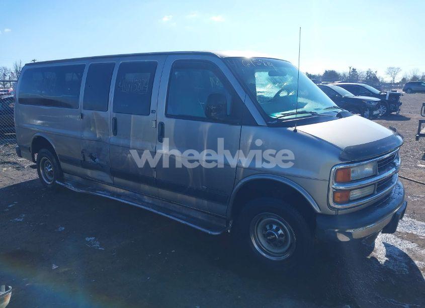 2002 Chevrolet Express (VIN 1GAGG29R821215025) main photo