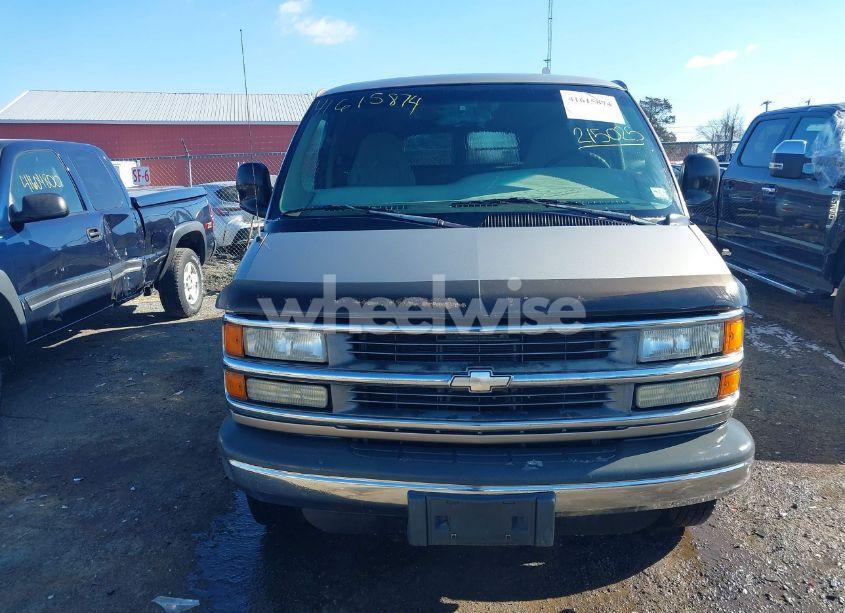 Photo 12 of 2002 Chevrolet Express (VIN 1GAGG29R821215025)