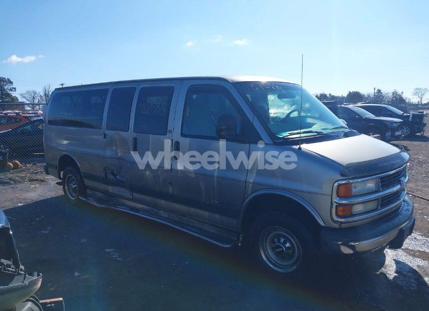 Photo 13 of 2002 Chevrolet Express (VIN 1GAGG29R821215025)