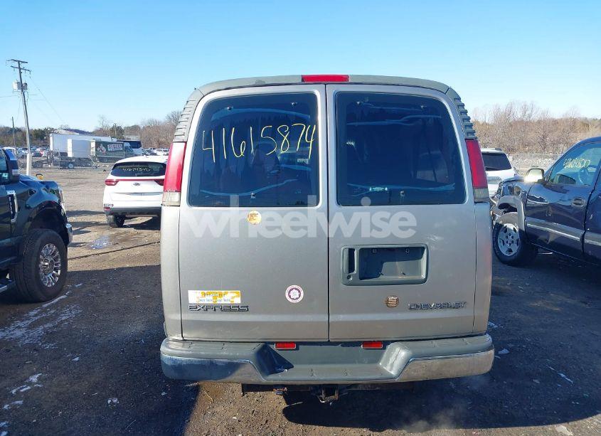 Photo 16 of 2002 Chevrolet Express (VIN 1GAGG29R821215025)