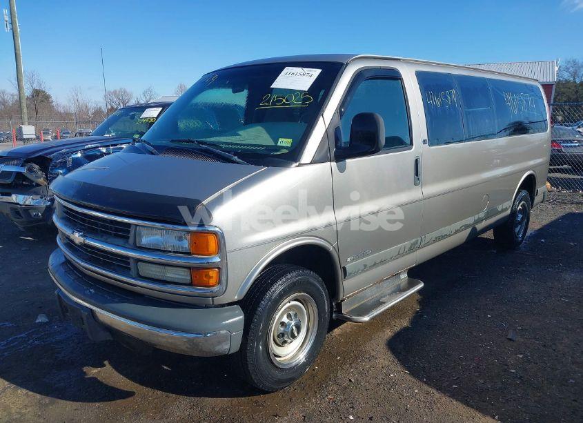 Photo 2 of 2002 Chevrolet Express (VIN 1GAGG29R821215025)