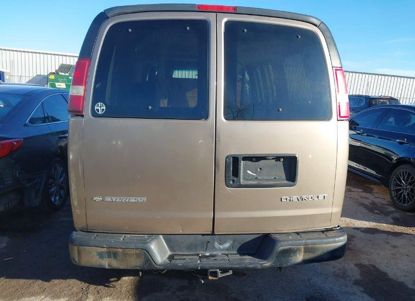 Photo 16 of 2004 Chevrolet Express (VIN 1GAHG35U641182565)
