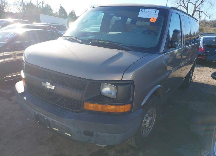 Photo 2 of 2004 Chevrolet Express (VIN 1GAHG35U641182565)
