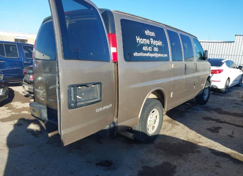 Photo 4 of 2004 Chevrolet Express (VIN 1GAHG35U641182565)