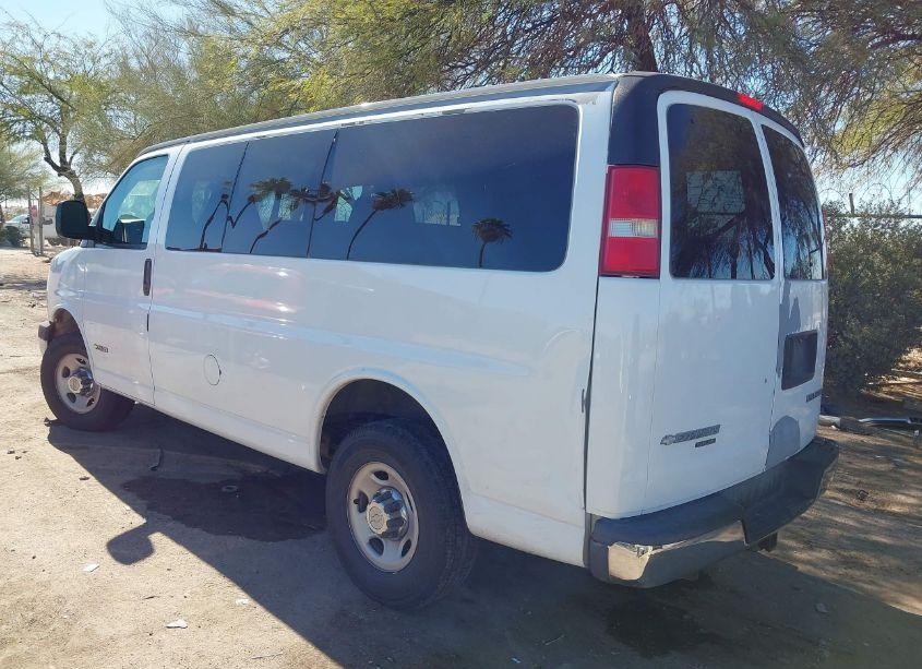 Photo 3 of 2006 Chevrolet Express LS (VIN 1GAHG35U761176258)