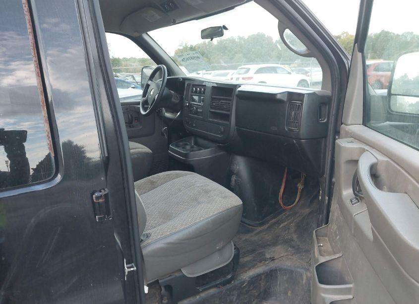 Photo 5 of 2008 Chevrolet Express LS (VIN 1GAHG39K081209421)