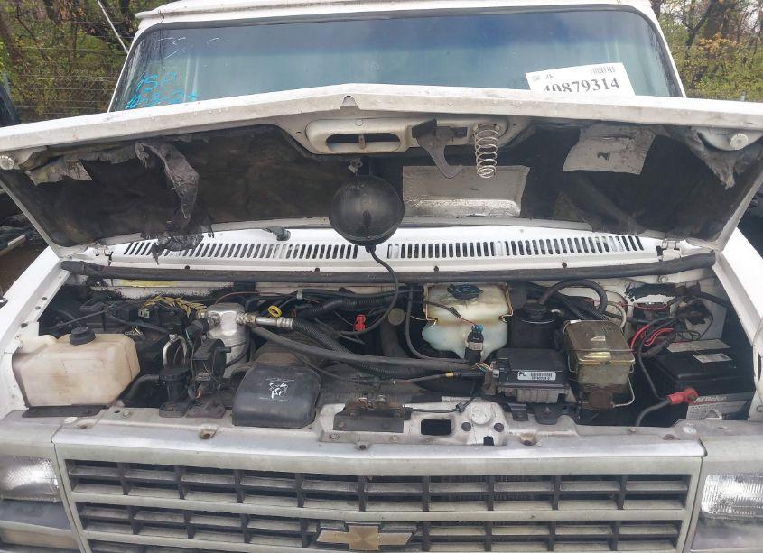 Photo 10 of 1996 Chevrolet G30 (VIN 1GAHG39K1TF101613)