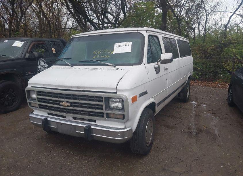 Photo 2 of 1996 Chevrolet G30 (VIN 1GAHG39K1TF101613)