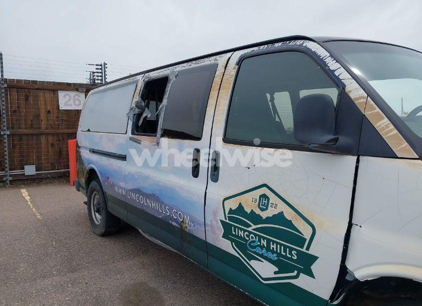 Photo 6 of 2002 Chevrolet Express (VIN 1GAHG39R121207679)