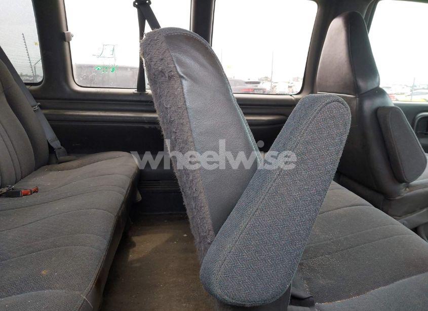 Photo 8 of 2002 Chevrolet Express (VIN 1GAHG39R121207679)