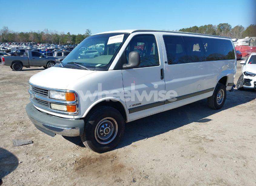 Photo 2 of 2001 Chevrolet Express (VIN 1GAHG39R811190636)