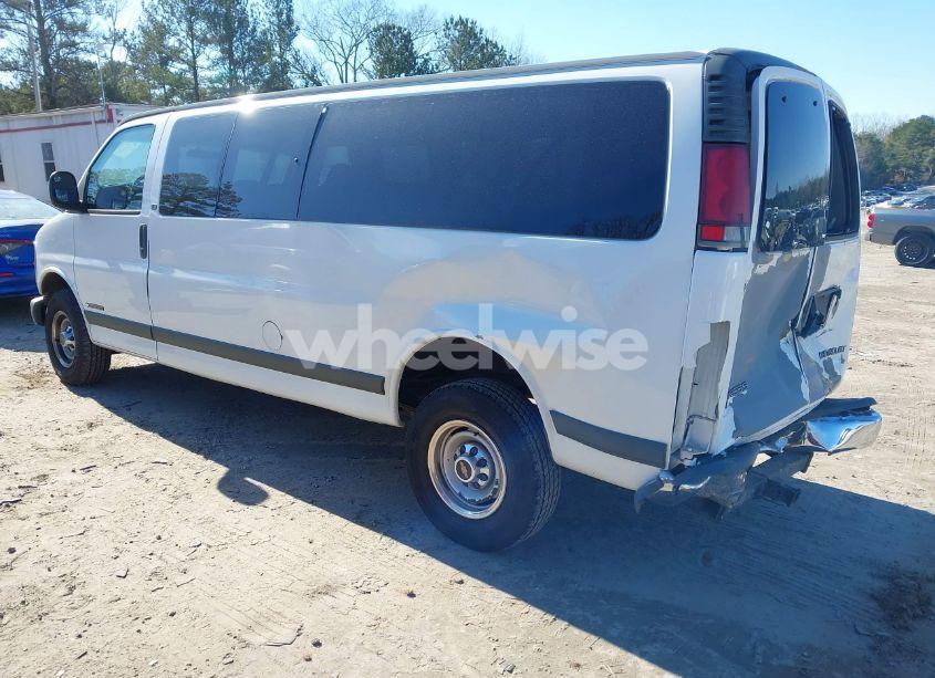 Photo 3 of 2001 Chevrolet Express (VIN 1GAHG39R811190636)