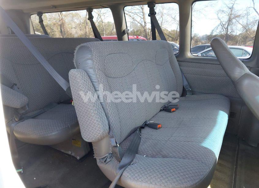 Photo 8 of 2001 Chevrolet Express (VIN 1GAHG39R811190636)