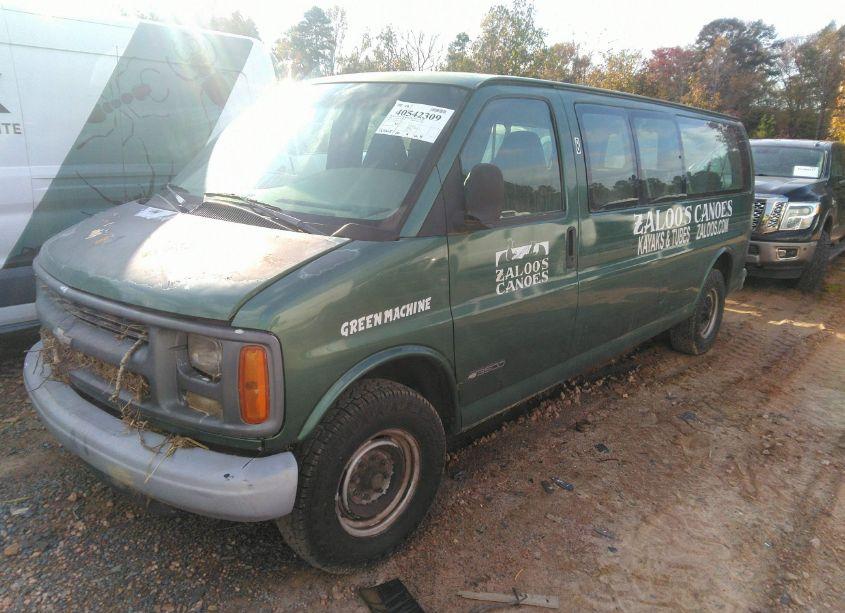 Photo 2 of 2000 Chevrolet Express (VIN 1GAHG39R8Y1117616)