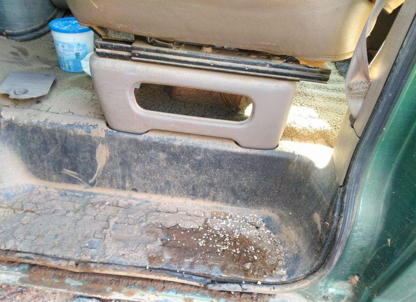 Photo 6 of 2000 Chevrolet Express (VIN 1GAHG39R8Y1117616)