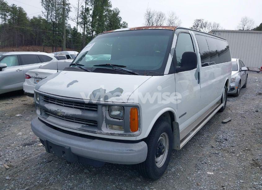 Photo 2 of 2002 Chevrolet Express (VIN 1GAHG39R921177847)
