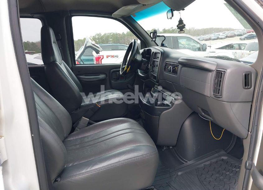Photo 5 of 2002 Chevrolet Express (VIN 1GAHG39R921177847)