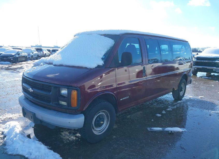 Photo 2 of 2002 Chevrolet Express (VIN 1GAHG39RX21222925)