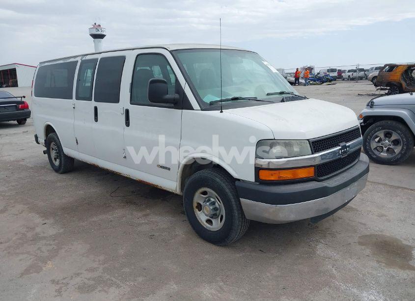 2005 Chevrolet Express (VIN 1GAHG39U051110188) main photo