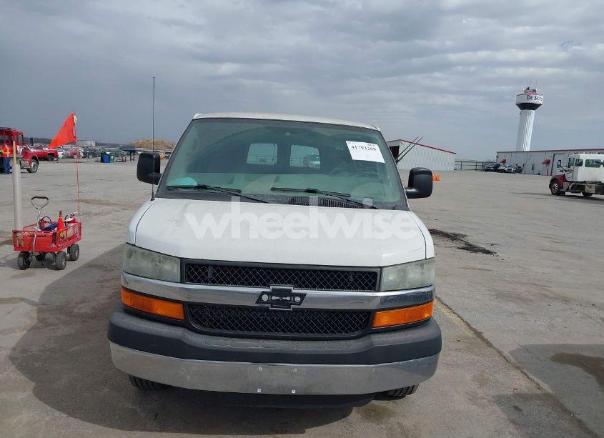 Photo 12 of 2005 Chevrolet Express (VIN 1GAHG39U051110188)