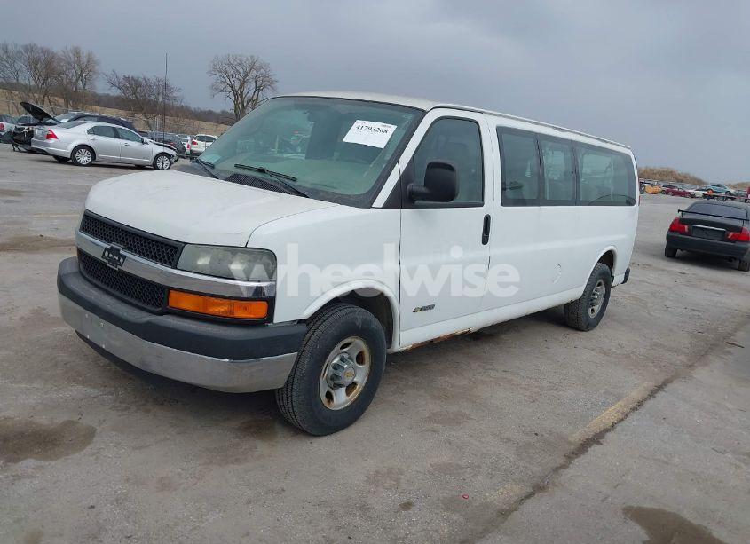 Photo 2 of 2005 Chevrolet Express (VIN 1GAHG39U051110188)