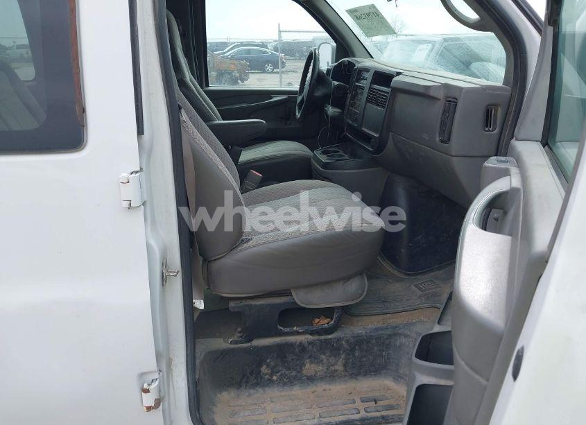 Photo 5 of 2005 Chevrolet Express (VIN 1GAHG39U051110188)