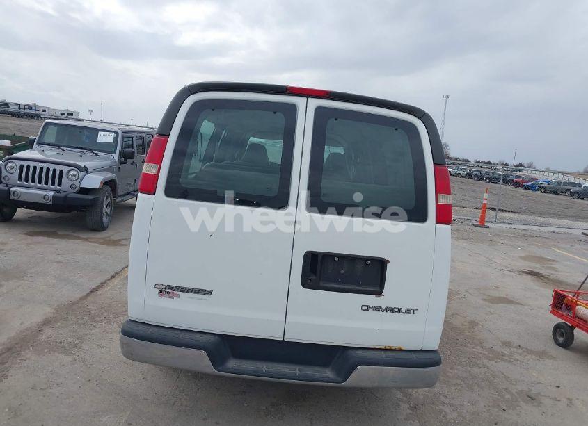 Photo 6 of 2005 Chevrolet Express (VIN 1GAHG39U051110188)