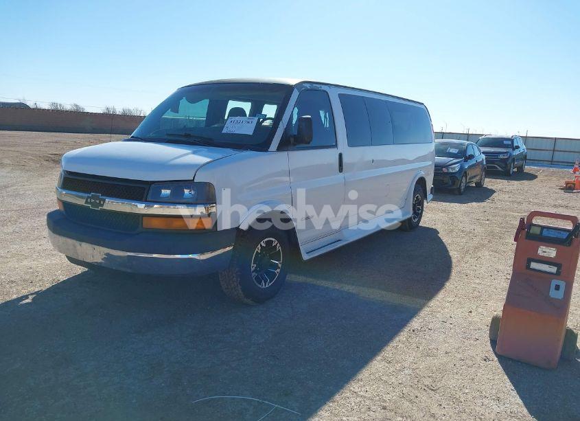 Photo 2 of 2003 Chevrolet Express (VIN 1GAHG39U131229543)