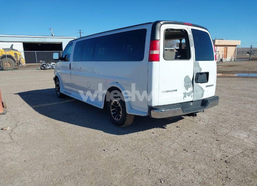 Photo 3 of 2003 Chevrolet Express (VIN 1GAHG39U131229543)