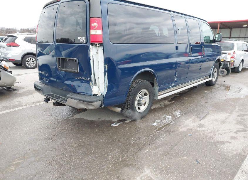Photo 6 of 2005 Chevrolet Express (VIN 1GAHG39U151202880)