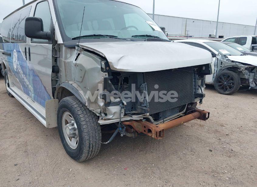 Photo 6 of 2006 Chevrolet Express LS (VIN 1GAHG39U261144232)