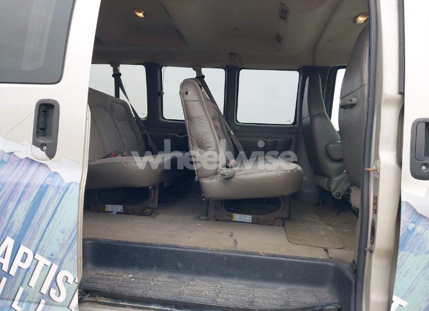 Photo 8 of 2006 Chevrolet Express LS (VIN 1GAHG39U261144232)