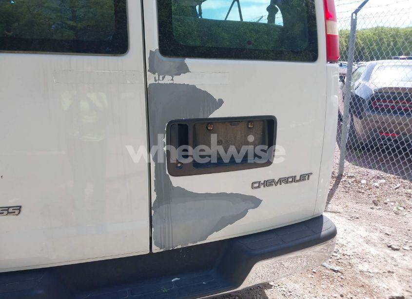 Photo 13 of 2003 Chevrolet Express (VIN 1GAHG39U331116872)