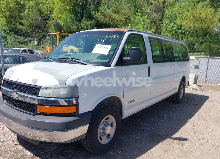 Photo 2 of 2003 Chevrolet Express (VIN 1GAHG39U331116872)