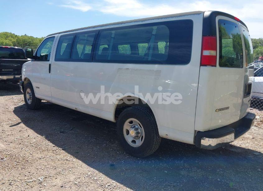 Photo 3 of 2003 Chevrolet Express (VIN 1GAHG39U331116872)