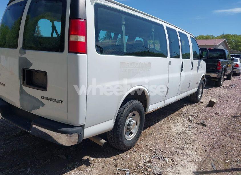 Photo 4 of 2003 Chevrolet Express (VIN 1GAHG39U331116872)