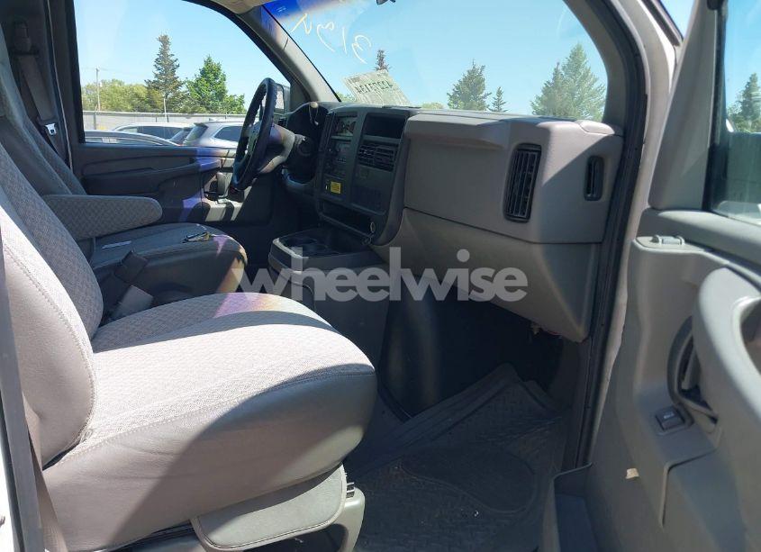 Photo 5 of 2003 Chevrolet Express (VIN 1GAHG39U331116872)