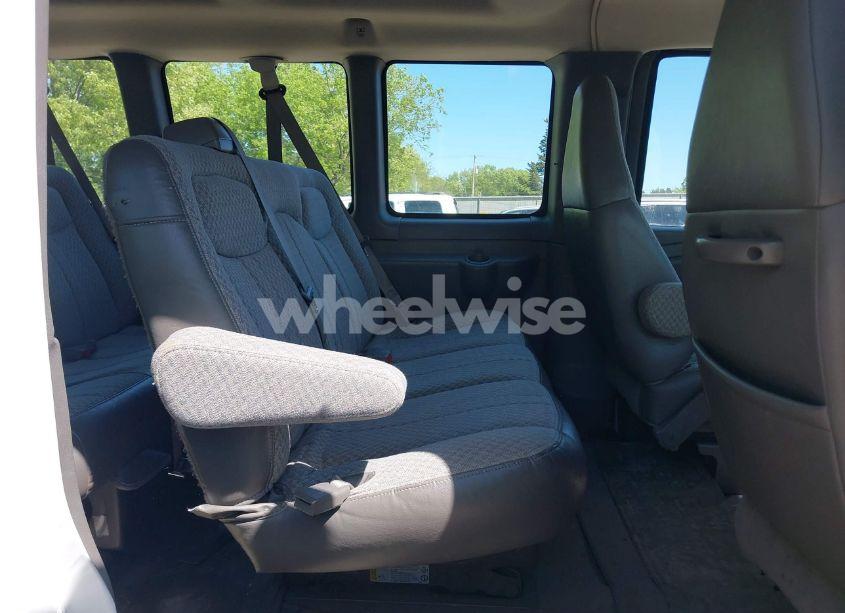 Photo 8 of 2003 Chevrolet Express (VIN 1GAHG39U331116872)