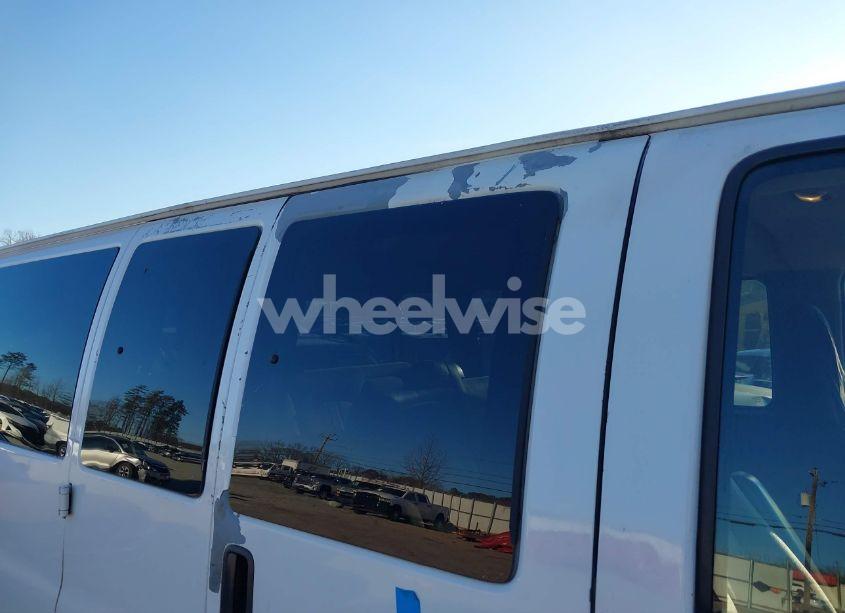 Photo 12 of 2005 Chevrolet Express (VIN 1GAHG39U451250499)