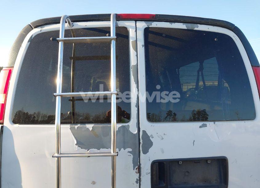 Photo 13 of 2005 Chevrolet Express (VIN 1GAHG39U451250499)