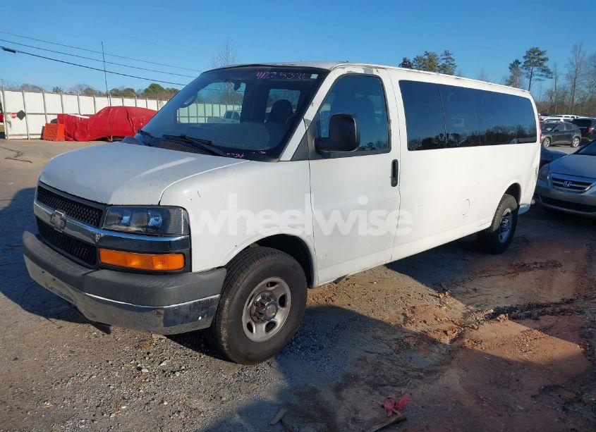 Photo 2 of 2005 Chevrolet Express (VIN 1GAHG39U451250499)